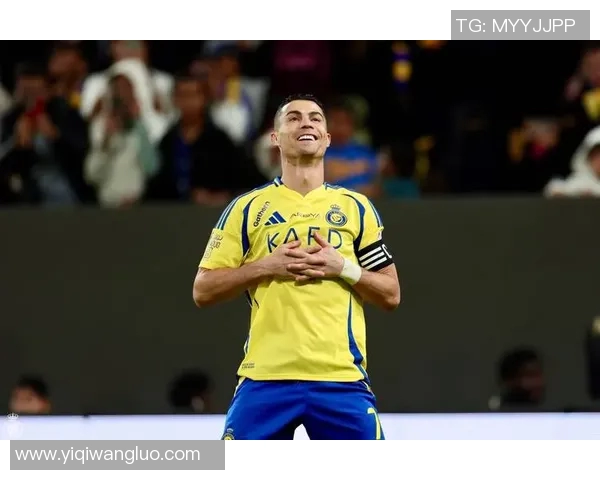 足球巨星闪耀时尚舞台引领潮流风尚与运动魅力完美融合