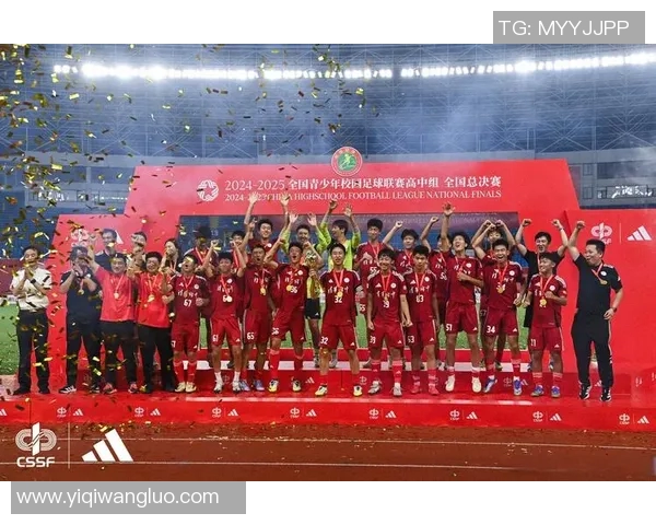 上海足球明星大聚会盛况空前球迷欢聚一堂共庆足球激情时刻 上海足球明星大聚会盛况空前球迷欢聚一堂共庆足球激情时刻