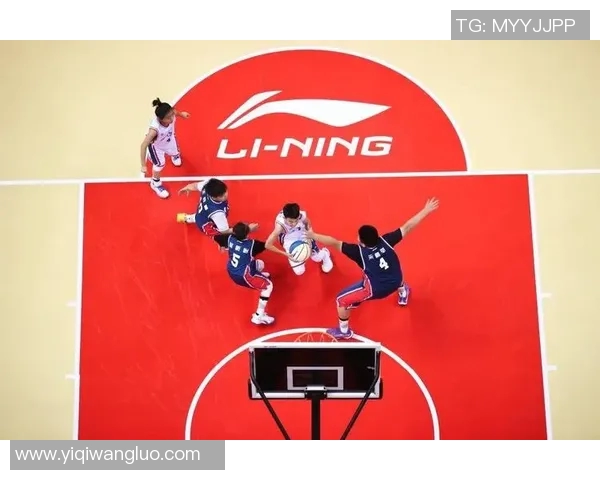 南京篮球队在冠军赛中的灵活性表现引发热议展现团队协作与战术创新